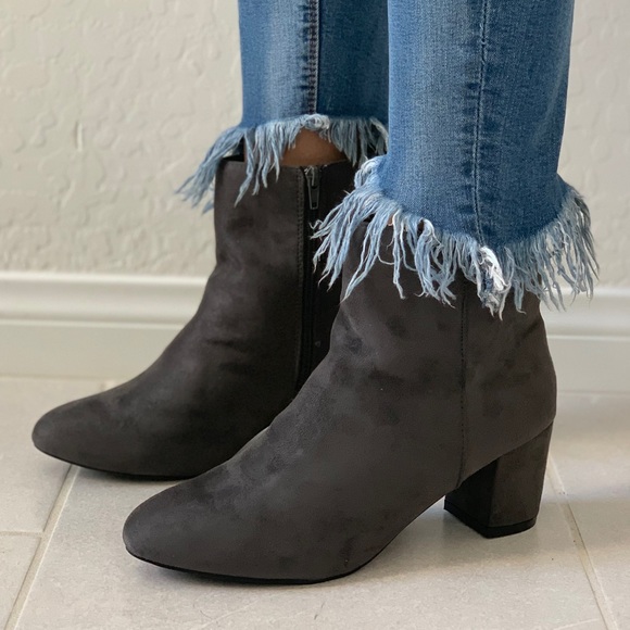 NIB Gray Kitten Block Heel Chelsea Ankle Booties - Picture 4 of 8